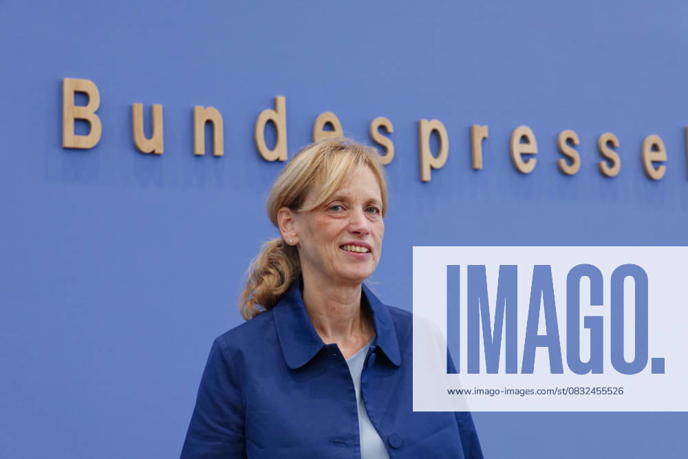 Digital-Expertenkommission Kinder- und Jugendschutz 2025-09-04 Deutschland, Berlin Bundesbildungsministerin Karin Prien (CDU) stellt die vor ihr ins Leben gerufene Expertenkommission Kinder- und Jugendschutz in der digitalen Welt vor.