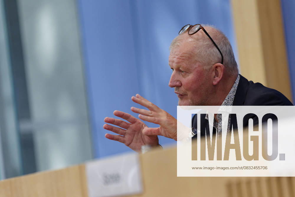 Digital-Expertenkommission Kinder- und Jugendschutz 2025-09-04 Deutschland, Berlin Die Bundesbildungsministerin stellt die vor ihr ins Leben gerufene Expertenkommission Kinder- und Jugendschutz in der digitalen Welt vor. Im Bild Prof. Dr. Olaf Köller, Co-Vorsitzender der Expertenkommission Kinder- und Jugendschutz in der digitalen Welt.