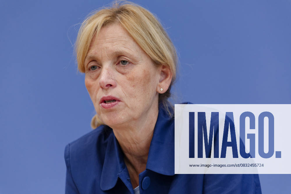 Digital-Expertenkommission Kinder- und Jugendschutz 2025-09-04 Deutschland, Berlin Bundesbildungsministerin Karin Prien (CDU) stellt die vor ihr ins Leben gerufene Expertenkommission Kinder- und Jugendschutz in der digitalen Welt vor.