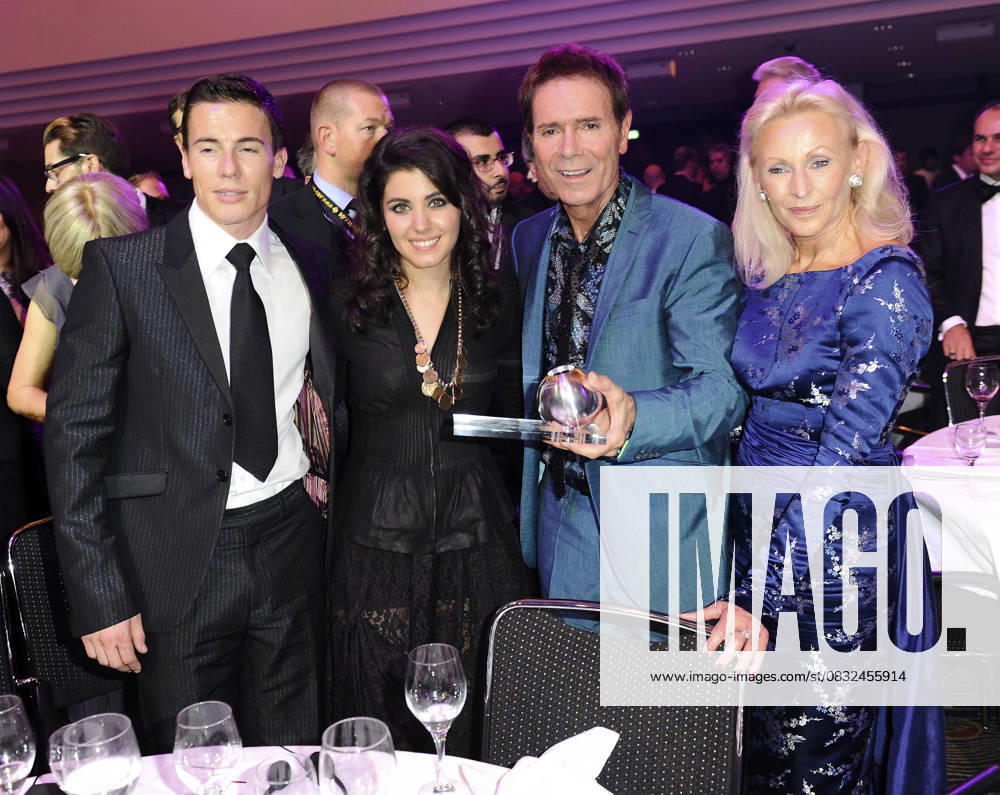 DEUTSCHER NACHHALTIGKEITSPREIS IN DUESSELDORF James Toseland, Katie Melua, Sir Cliff Richard and Marietta Parfitt at Deutscher Nachhaltigkeitspreis award at Maritim Hotel , Duesseldorf, Germany WENN 3594760