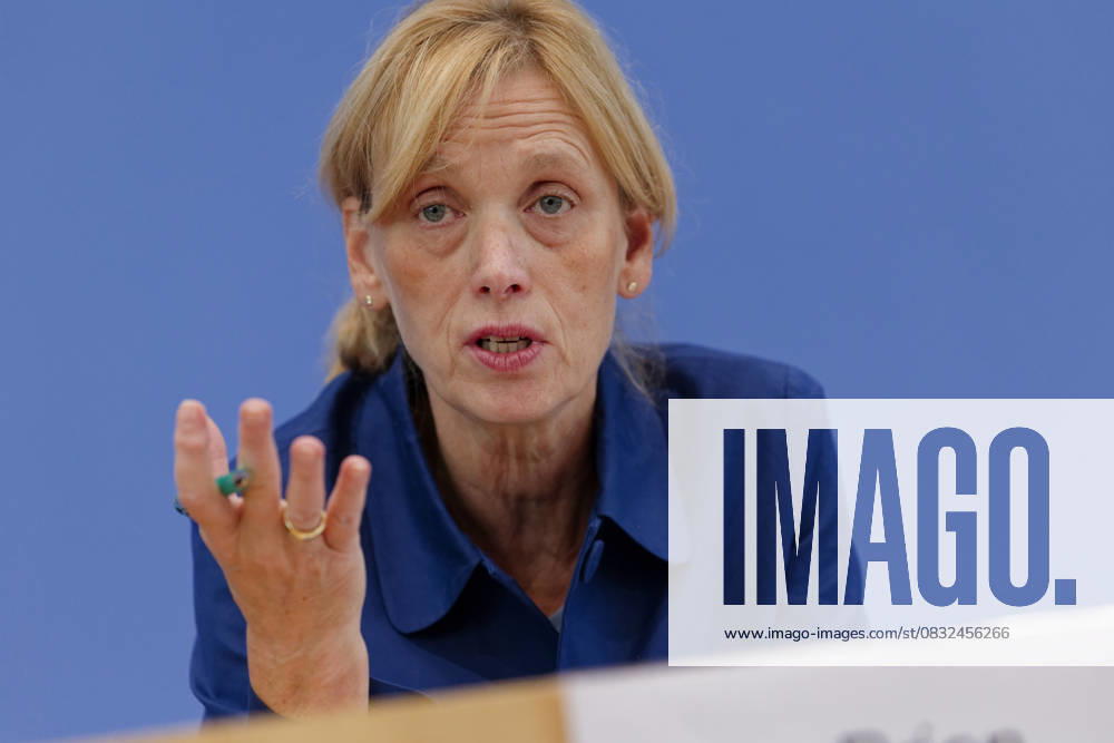 Digital-Expertenkommission Kinder- und Jugendschutz 2025-09-04 Deutschland, Berlin Bundesbildungsministerin Karin Prien (CDU) stellt die vor ihr ins Leben gerufene Expertenkommission Kinder- und Jugendschutz in der digitalen Welt vor.