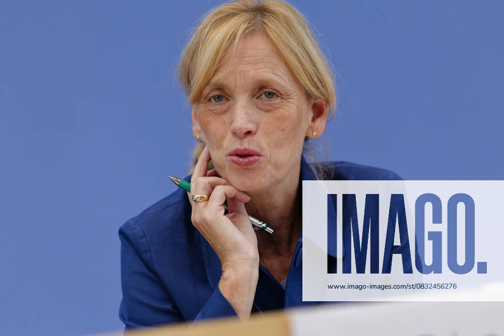 Digital-Expertenkommission Kinder- und Jugendschutz 2025-09-04 Deutschland, Berlin Bundesbildungsministerin Karin Prien (CDU) stellt die vor ihr ins Leben gerufene Expertenkommission Kinder- und Jugendschutz in der digitalen Welt vor.