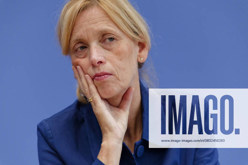 Digital-Expertenkommission Kinder- und Jugendschutz 2025-09-04 Deutschland, Berlin Bundesbildungsministerin Karin Prien (CDU) stellt die vor ihr ins Leben gerufene Expertenkommission Kinder- und Jugendschutz in der digitalen Welt vor.