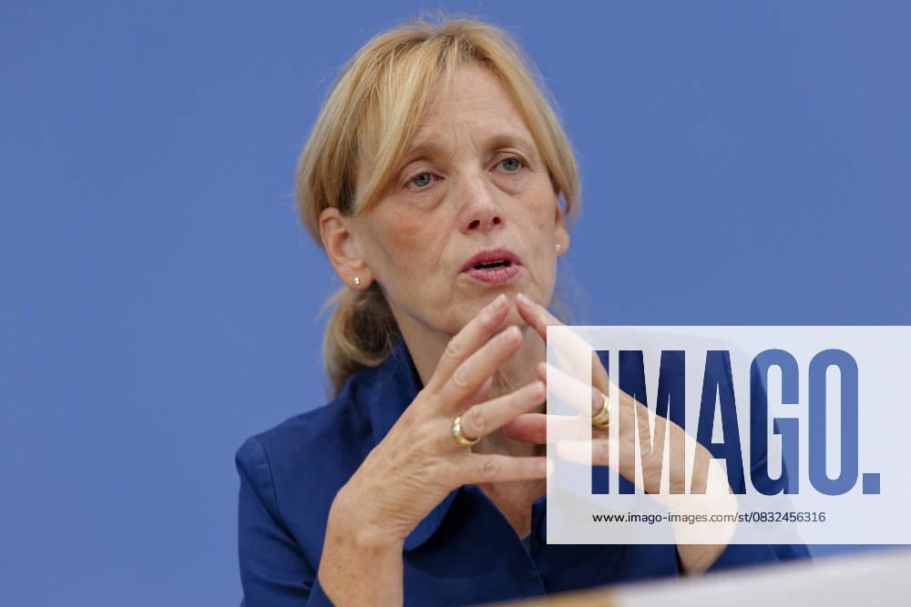 Digital-Expertenkommission Kinder- und Jugendschutz 2025-09-04 Deutschland, Berlin Bundesbildungsministerin Karin Prien (CDU) stellt die vor ihr ins Leben gerufene Expertenkommission Kinder- und Jugendschutz in der digitalen Welt vor.