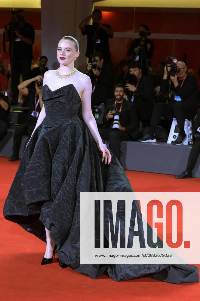 Luna Wedler bei der Premiere des Kinofilms Silent Friend Stille Freundin auf der Biennale di Venezia 2025 82. Internationale Filmfestspiele von Venedig im Palazzo del Cinema. Venedig