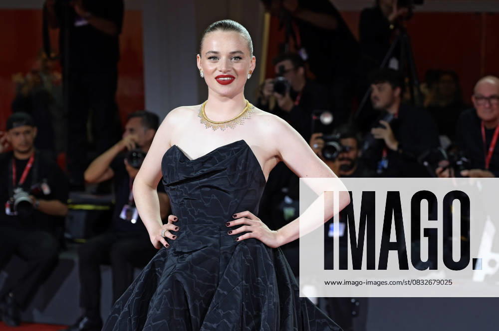 Luna Wedler bei der Premiere des Kinofilms Silent Friend Stille Freundin auf der Biennale di Venezia 2025 82. Internationale Filmfestspiele von Venedig im Palazzo del Cinema. Venedig