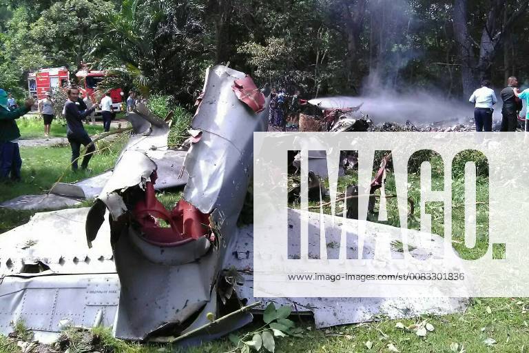 (180522) -- BANGKOK, May 22, 2018 -- Photo taken on May 22, 2018 shows the scene of the crash of a military aircraft at Bhumibol Dam Golf Course in Sam Ngao district, Tak, Thailand. A military aircraft crashed in western Thailand on Tuesday, killing one and seriously injuring another. )(lrz) THAILAND-TAK-MILITARY AIRCRAFT- CRASH RachenxSageamsak
