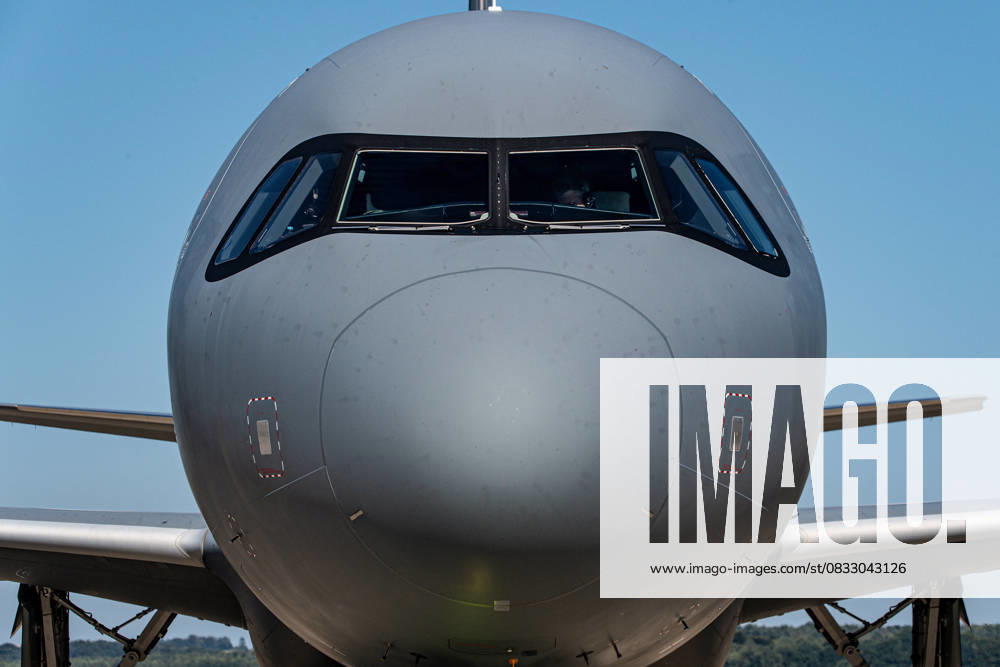 Politik Bundeswehr, Bundeswehr Flugbereitschaft - der Bundesrepublik Deutschland v.l. 15+10 Airbus A321LR Bundeswehr Flugbereitschaft BMVg Freigabe vom 21.08.2025 Köln