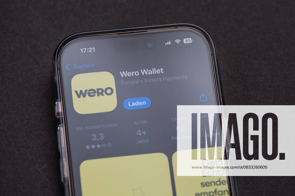 Smartphone zeigt das Logo der Wero-Wallet-Anwendung auf seinem Bildschirm.