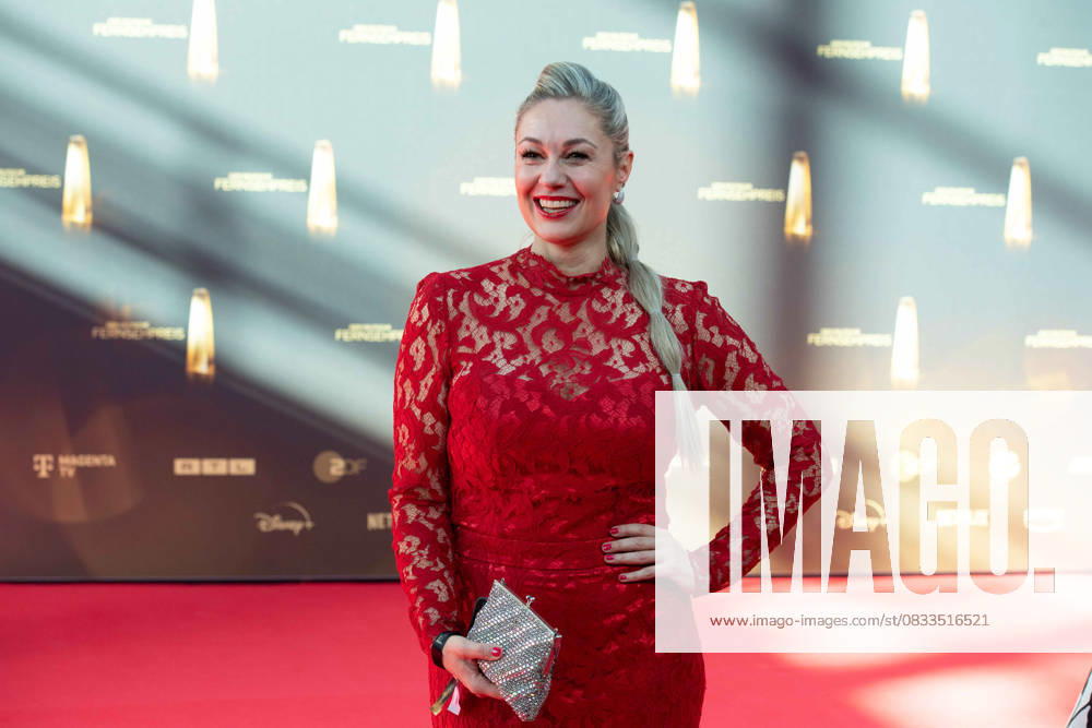 Ruth MOSCHNER, Moderatorin, Roter Teppich, Red Carpet Show, Ankunft, arrival, Verleihung des Deutschen Fernsehpreises, Der Deutsche Fernsehpreis 2025, Deutscher Fernsehpreis 2025 in den MMC Studios Koeln, am 10.09.2025.