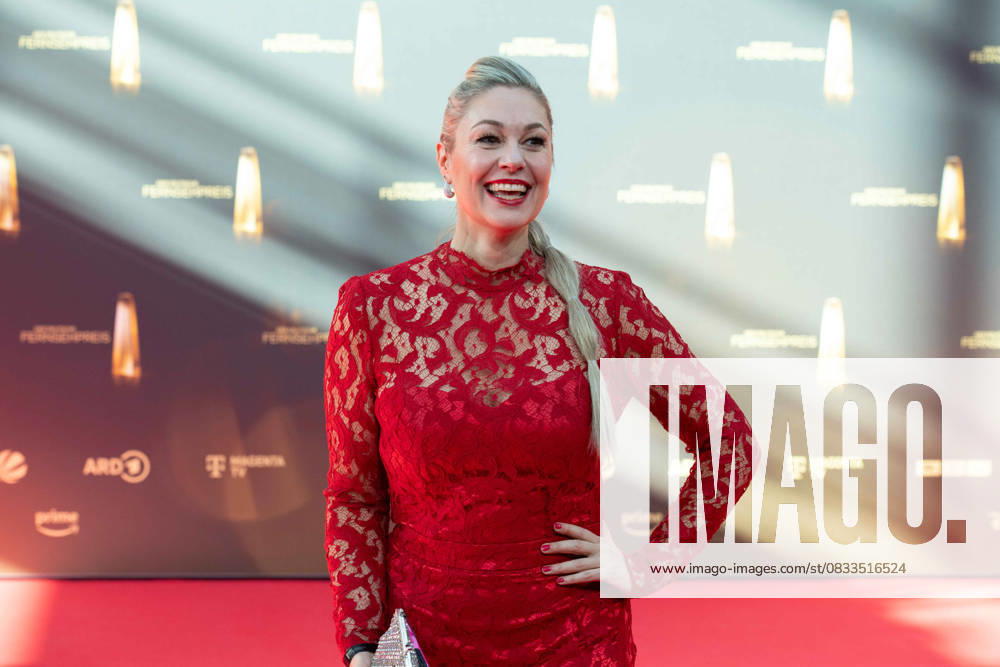 Ruth MOSCHNER, Moderatorin, Roter Teppich, Red Carpet Show, Ankunft, arrival, Verleihung des Deutschen Fernsehpreises, Der Deutsche Fernsehpreis 2025, Deutscher Fernsehpreis 2025 in den MMC Studios Koeln, am 10.09.2025.