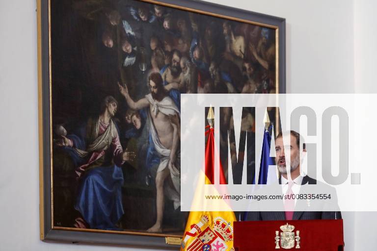 Spain s King Felipe VI (C) delivers a speech during the awarding ceremony of British historian John Eliott (unseen) in San Lorenzo del Escorial, outside Madrid, Spain, 25 May 2018. The award Spanish Orders recognizes the work of the researchers of hispanic issues and their international influence. British historian John Eliott is awarded by King Felipe VI !ACHTUNG: NUR REDAKTIONELLE NUTZUNG!