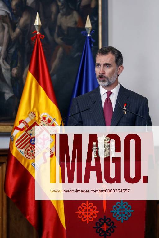 Spain s King Felipe VI (C) delivers a speech during the awarding ceremony of British historian John Eliott (unseen) in San Lorenzo del Escorial, outside Madrid, Spain, 25 May 2018. The award Spanish Orders recognizes the work of the researchers of hispanic issues and their international influence. British historian John Eliott is awarded by King Felipe VI !ACHTUNG: NUR REDAKTIONELLE NUTZUNG!
