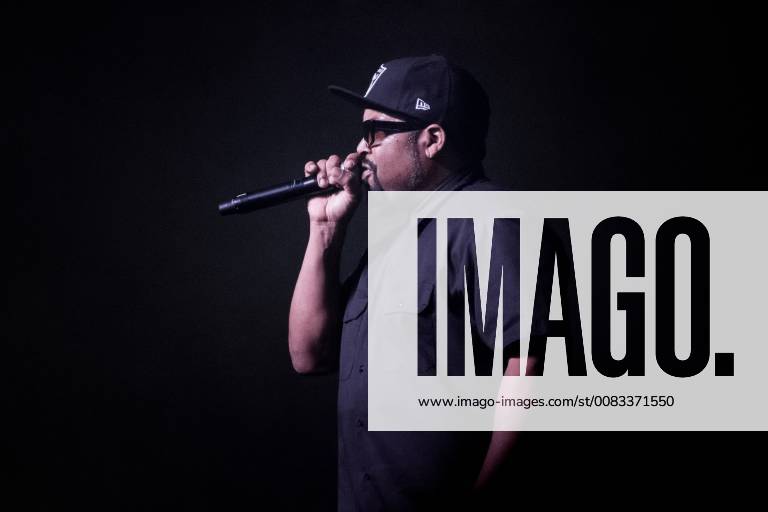 Entertainment Bilder der Woche KW21 May 25, 2018 - Sydney, NSW, U.S. - SYDNEY, NSW - MAY 25: Ice Cube performs during his Vivid Sydney Tour at The Sydney Opera House in Sydney, Australia on May 25, 2018. ( Icon Sportswire) Sydney U.S. - ZUMAi88_ 20180525_zaf_i88_020