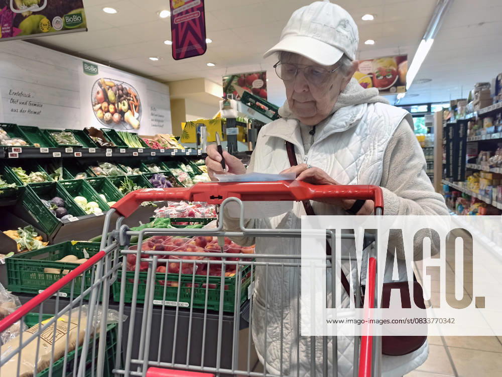 Netto-Einkauf zu Zeiten von Inflation und Konjunktur. Netto-Einkauf in einem Supermarkt oder Discounter