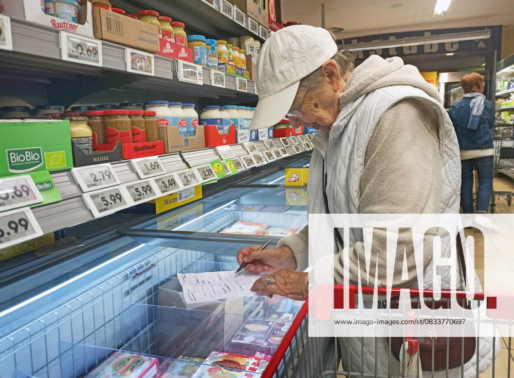 Netto-Einkauf zu Zeiten von Inflation und Konjunktur. Netto-Einkauf in einem Supermarkt oder Discounter