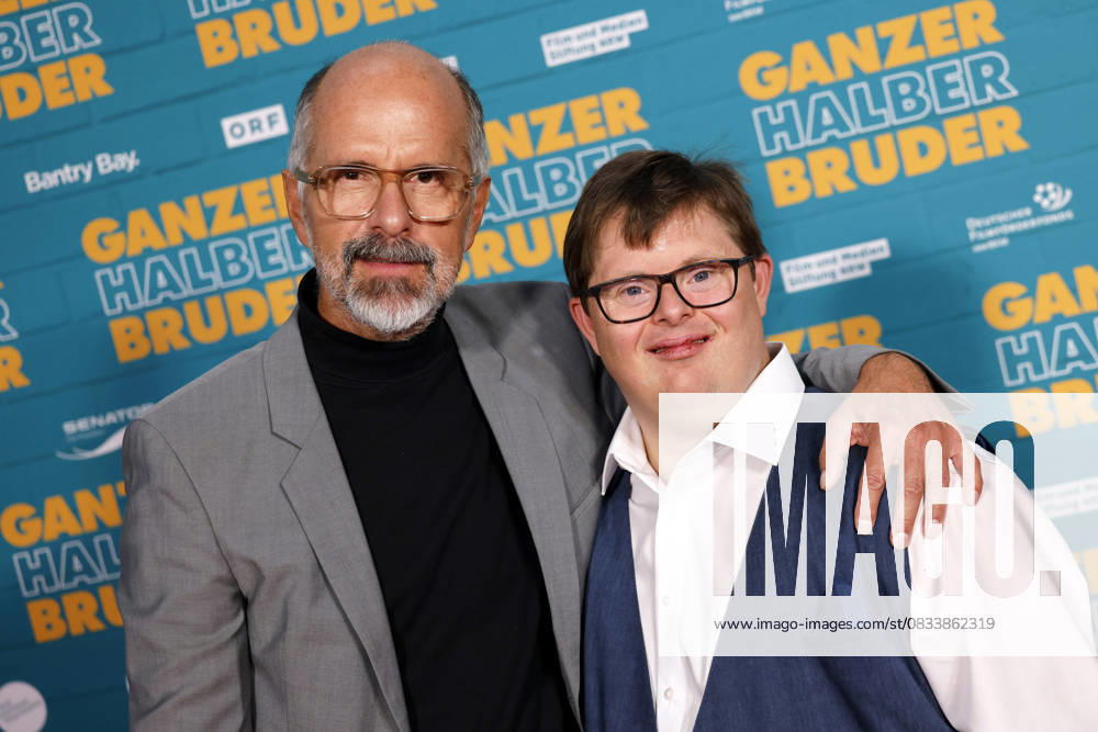 Die Schauspieler Christoph Maria Herbst und Nico Randel bei der Premiere des Kinofilms Ganzer Halber Bruder im Cinedom Köln. Köln, 15.09.2025 NRW Deutschland