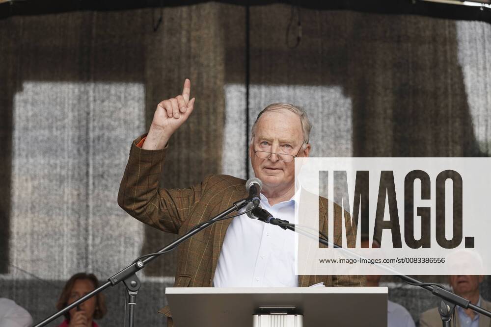 Demonstration der AFD mit Gegendemo GER, Berlin,20180527, Alexander Gauland, bei Demo der AFD, Tausende Menschen demnstrieren für und 25000 gegen die AFD in Berlin