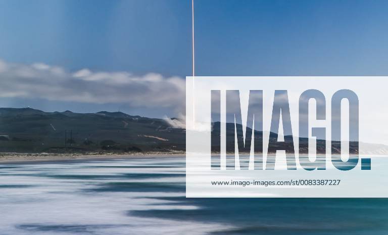 Vandenberg, California, USA - The SpaceX Falcon 9 rocket carrying the NASA German Research Centre for Geosciences GRACE Follow-On spacecraft launches from Space Launch Complex 4E at Vandenberg Air Force Base May 22, 2018 in Vandenberg, California. The GRACE-FO mission is sharing its ride to orbit with five Iridium NEXT communications satellites as part of a commercial ride share agreement. Vandenberg USA - ZUMAp138 20180522_zaa_p138_011