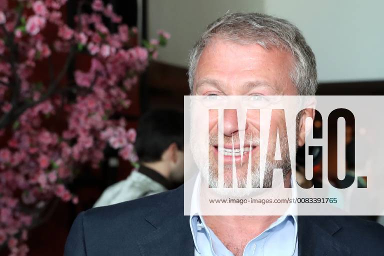 Businessman Roman Abramovich at the Moscow premiere of the solo show The Encounter directed by McBurney of the Theatre Complicite and based on Petru Popescu s novel The Encounter: Amazon Beaming , at the Pyotr Fomenko Workshop Theater; the event is part of the 2018 Chereshnevy Les Open Arts Festival. Anton Novoderezhkin TASS TS0814DD