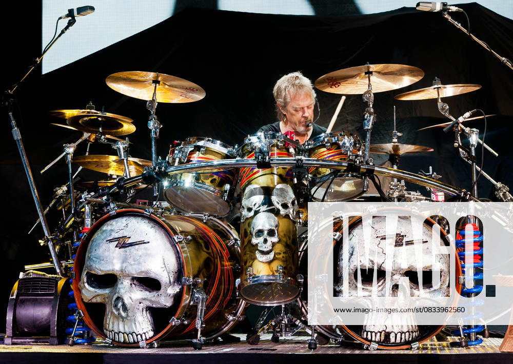 ZZ Top Performs in Michigan Aug. 16, 2013 - Detroit, MI, U.S - FRANK BEARD performs at DTE Muisc Theatre in Clarkston, MI.