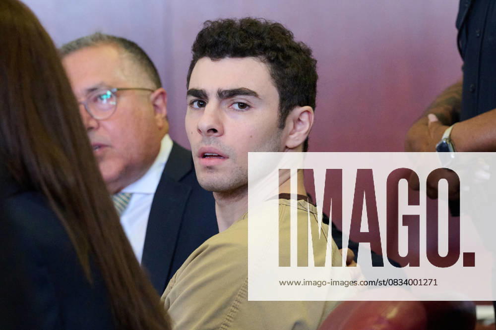 Luigi Mangione appears in Manhattan Supreme Court for a hearing on murder charges for killing UnitedHealthcare CEO Brian Thompson in New York City on Tuesday, September 16, 2025. Mangione s terrorism charges were dismissed for insufficient evidence. Mangione will still face second-degree murder charges. UnitedHealthcare CEO Brian Thompson was shot and killed in midtown Manhattan in a targeted attack as he was about to attend the company s annual investor conference. Pool NYP20250916204 CurtisxMeans