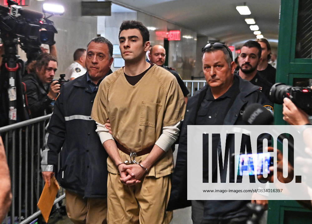 September 16, 2025 - New York, NY -USA - Luigi Mangione makes a very brief appearance in the NY State Criminal Court for his ongoing assassination case against the United Healthcare CEO, Brian Thompson. He seen here arriving. (Photo: Andrea RENAULT Zuma Press) New York USA - ZUMAg115 20250916_faf_g115_007