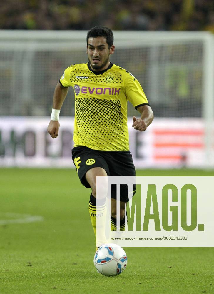Fußball Bundesliga Saison 2011 2012, 1. Spieltag : Borussia Dortmund-Hamburger SV 3-1 im Signal Iduna Park in Dortmund- Ilkay Gündogan (BVB) Fussball,Herren,Männer,Liga,Bundesliga,DFL,Aktion,Ganzkörper,Freisteller,hoch