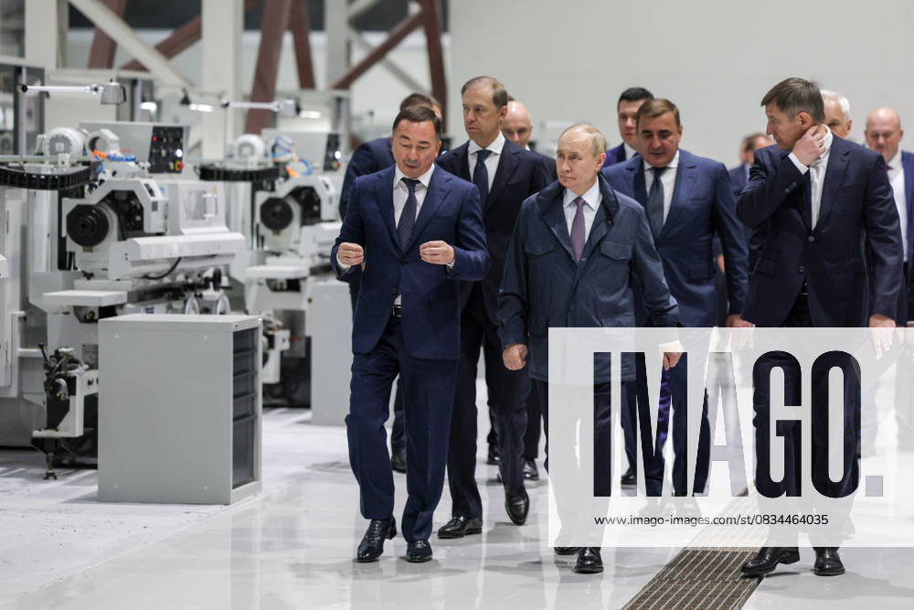 RUSSIA, MOSCOW - SEPTEMBER 19, 2025: Vladimir Putin (C front), President of Russia, visits the machine assembly shop of Motovilikha Plants, a local defence enterprise. Gavriil Grigorov Russian Presidential Press and Information Office TASS 84139770