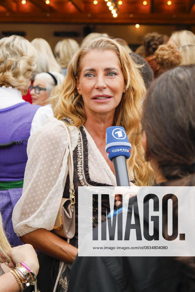 190. Münchner Oktoberfest - Regines Damenwiesn 2025 München, 22.9.2025 Giulia Siegel bei Regines Damenwiesn 2025 im Schützen Festzelt beim 190. Münchner Oktoberfest in München Bayern