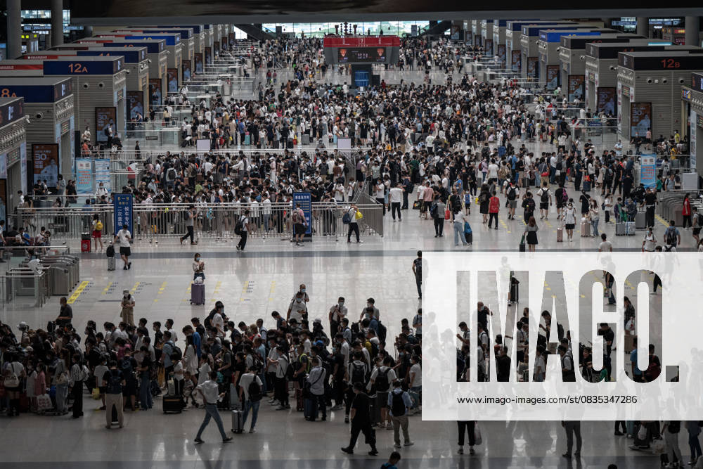 World Population Day in China’s Zhengzhou ZHENGZHOU, CHINA - JULY 10:Passengers are seen at Zhengzhou east railway station on July 10, 2022 in Zhengzhou,Henan Province of China. China World. Editorial use only. Please get in touch for any other usage.
