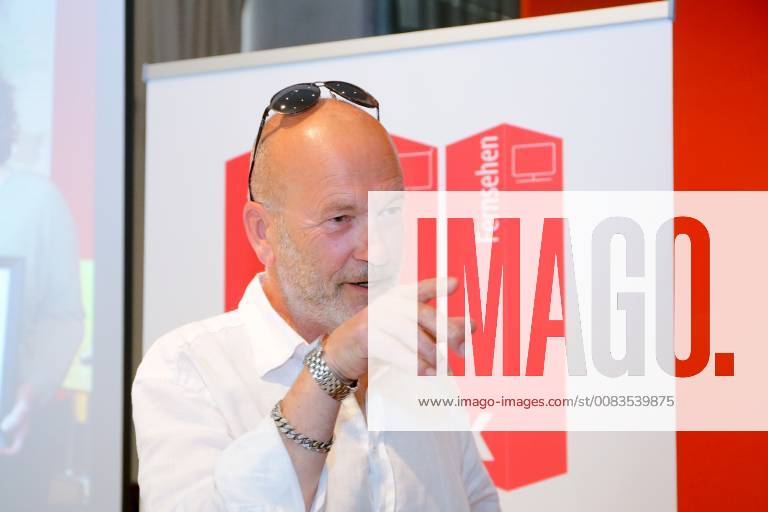 Klaus-Dieter Klebsch, Schauspieler und Synchronsprecher, aufgenommen am 28.05.2018 in der Vertretung des Landes Bremen beim Bund in Berlin bei der Verleihung des 12. DRK-Medienpreises. Aus 277 Einsendungen waehlte eine unabhaengige Jury Beitraege aus, die aktuelle sozialpolitische Themen beleuchten und Menschen zeigen, die sich in unvorhergesehenen Lebenssituationen befinden. Berlin Germany