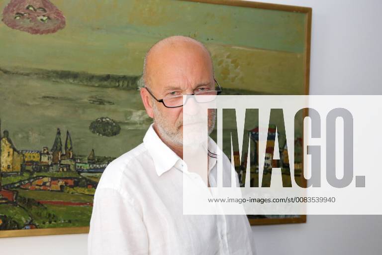 Klaus-Dieter Klebsch, Schauspieler und Synchronsprecher, aufgenommen am 28.05.2018 in der Vertretung des Landes Bremen beim Bund in Berlin bei der Verleihung des 12. DRK-Medienpreises. Aus 277 Einsendungen waehlte eine unabhaengige Jury Beitraege aus, die aktuelle sozialpolitische Themen beleuchten und Menschen zeigen, die sich in unvorhergesehenen Lebenssituationen befinden. Berlin Germany