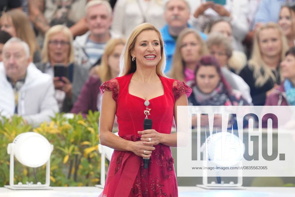 ZDF-Fernsehgarten 2025. Stefanie Hertel? im ZDF Fernsehgarten - Motto Oktoberfest am 28.09.2025 in Mainz. Mainz ZDF Fernsehgarten Rheinland-Pfalz