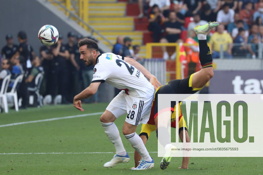 Goztepe v Besiktas - Turkish Super Lig IZMIR, TURKIYE - MAY 15: Kahraman Demirtas (R) of Goztepe in action against Kenan Karaman of Besiktas during Turkish Super Lig week 37 soccer match between Goztepe and Besiktas on May 15, 2022 in Izmir, Turkiye. Izmir Turkey. Editorial use only. Please get in touch for any other usage.
