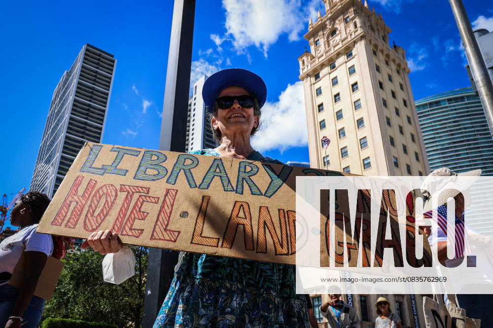 A person holds up a sign during a protest against the construction of Donald Trump s presidential library in Miami, USA, 29 September 2025. Activists, students, and teachers protested against Donald Trump s presidential library in Miami, a project that the Florida government plans to endorse on Tuesday, considering it to be just another one of his hotels and an insult because it is next to the Freedom Tower. Activists protest against Trump library in Miami, calling it an insult !ACHTUNG: NUR REDAKTIONELLE NUTZUNG!