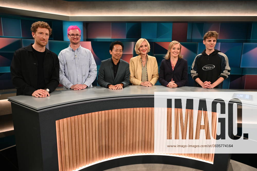 Moderator Louis Klamroth, l-r, Lehrer Nicolas Schmelzer, Rechtsanwalt Chan-jo Jun, Journalistin Petra Gerster, Politikerin Kristina Schröder und Podcaster Levi Penell levihallo zu Gast in der ARD Talkshow Hart aber Fair