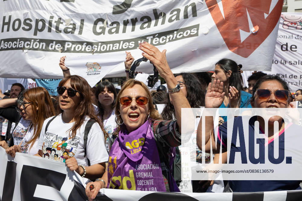 Doctors and healthcare workers march to defend pediatric funding law in front of the Argentine National Congress Buenos Aires Argentina - ZUMAp265 20251002_zip_p265_003