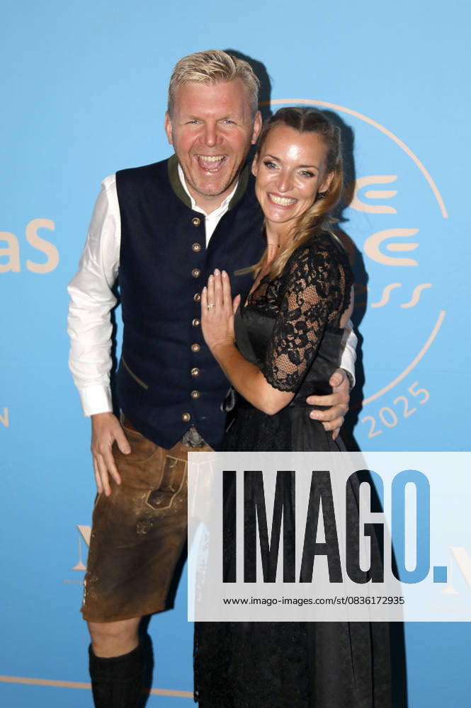 Deborah Müller mit Ehemann Oliver Hill beim 1. Fine Time Business Club Oktoberfest im Käfer-Stammhaus. München