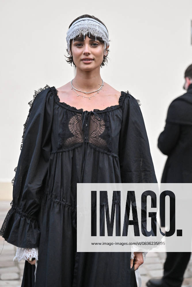 PFW Ann Demeulemeester Outside Arrivals Taylor Hill arriving at Ann Demeulemeester show during Paris Fashion Week in Paris, France on October 4, 2025. Photo by Julien Reynaud APS-Medias ABACAPRESS.COM Paris France
