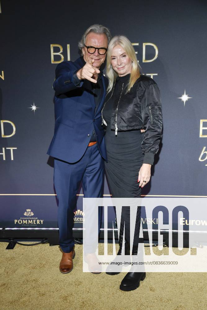 Abb Wolfgang Lippert und Frau Gesine Lippert auf dem Teppich bei der Welt Premiere der neuen Grand Show Blinded by delight im Friedrichstadt-Palast am 08.10.2025 in Berlin Berlin Deutschland