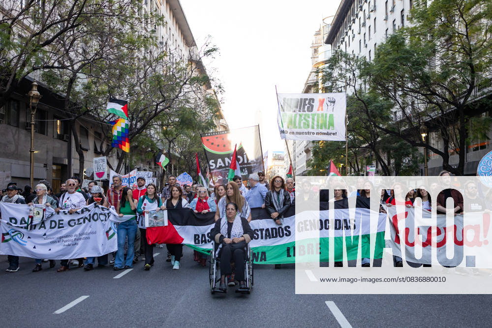 Protesters during the march calling for a ceasefire on the second anniversary of the Hamas attack on Israel that ignited the war in Gaza. Buenos Aires Argentina - ZUMAp265 20251007_zip_p265_002