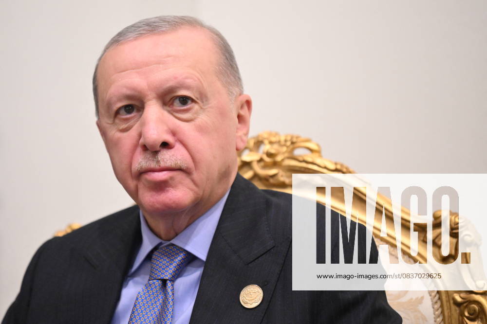Turkish President Recep Tayyip Erdogan meets French President in Sharm El Sheikh, Egypt on October 13 2025 before to participate at a Peace Summit Chaired by Egypt s President al Sisi and with the participation of US President Trump, the meeting of heads of state and government is to discuss support for the Gaza Strip following the ceasefire between Israel and Hamas Eliot Blondet Pool Bestimage Charm el Cheikh Egypt