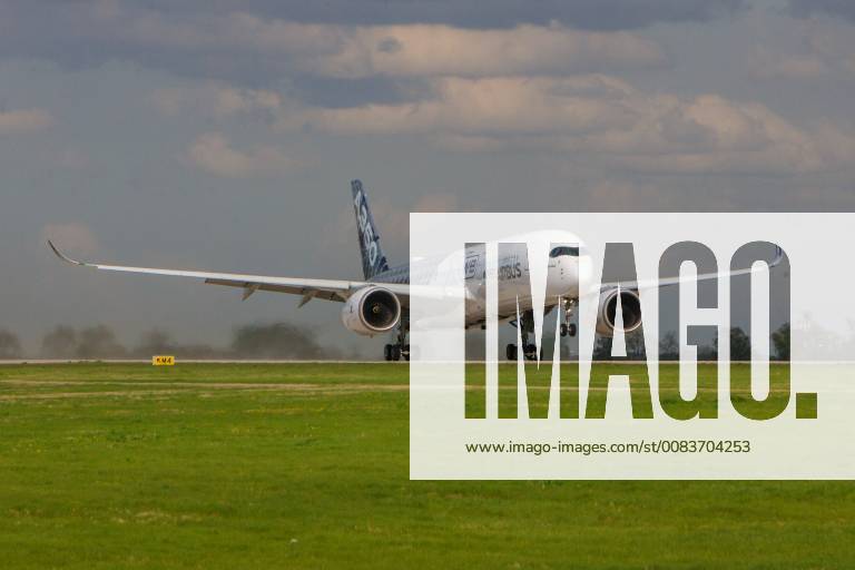 DEU, Deutschland, Brandenburg, Schönefeld, 25.04.2018: ILA Berlin Air Show, Internationale Luft- und Raumfahrtausstellung Berlin - F-WWCF Airbus Industrie Airbus A350-941 - Flugvorführung