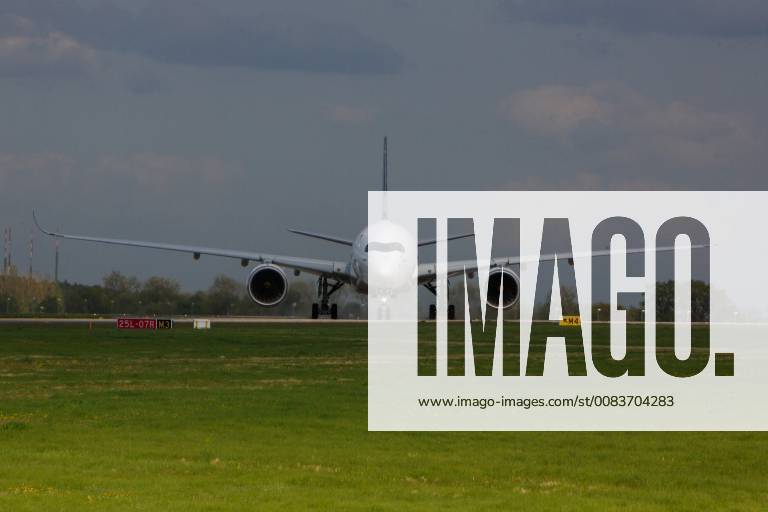 DEU, Deutschland, Brandenburg, Schönefeld, 25.04.2018: ILA Berlin Air Show, Internationale Luft- und Raumfahrtausstellung Berlin - F-WWCF Airbus Industrie Airbus A350-941 - Flugvorführung