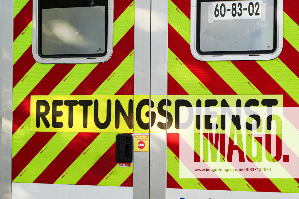 Ammersbek Themenfoto: Blaulicht, 13.10.2025 Aufschrift Rettungsdienst auf Rettungswagen Themenfoto: Blaulicht