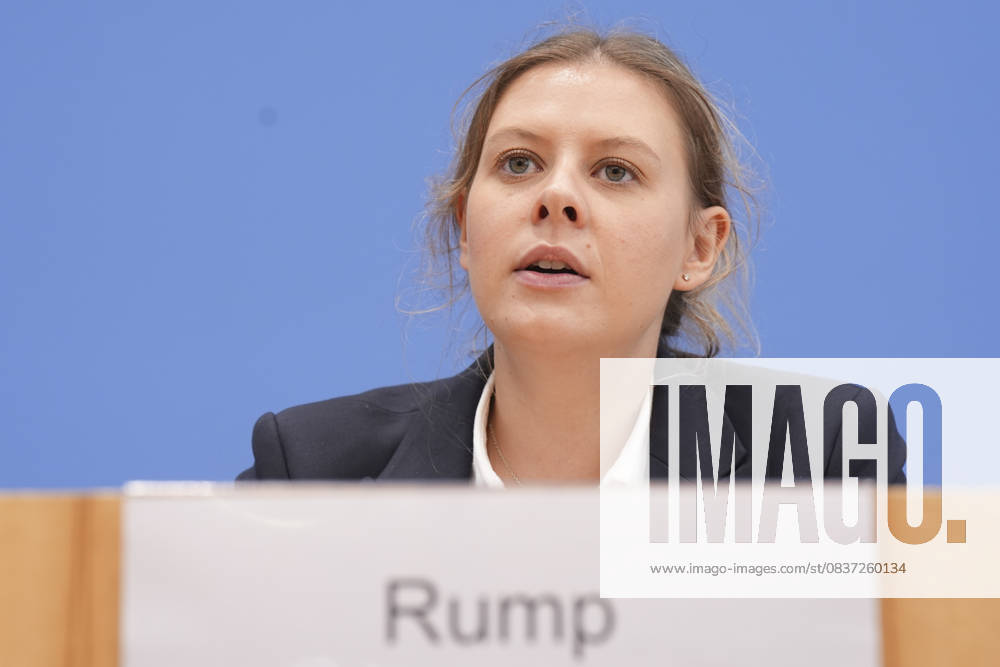 Bundespressekonferenz, Jahresbericht 2024 des Petitionsausschusses Daniela Rump (Obfrau der SPD) bei ihren Ausfuerungen zum Jahresberichts 2024 des Petitionsausschusses in der Bundespressekonferenz, Berlin, 15.10.2025 Berlin Berlin Deutschland