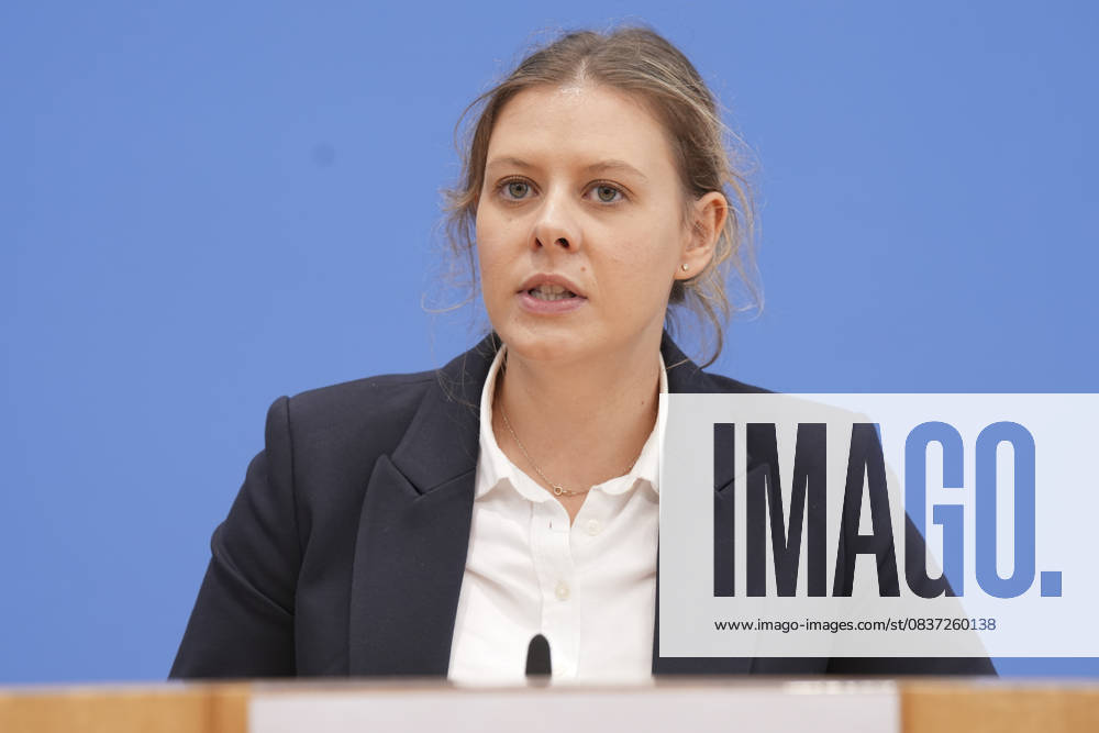 Bundespressekonferenz, Jahresbericht 2024 des Petitionsausschusses Daniela Rump (Obfrau der SPD) im Portrait bei ihren Ausfuerungen zum Jahresberichts 2024 des Petitionsausschusses in der Bundespressekonferenz, Berlin, 15.10.2025 Berlin Berlin Deutschland