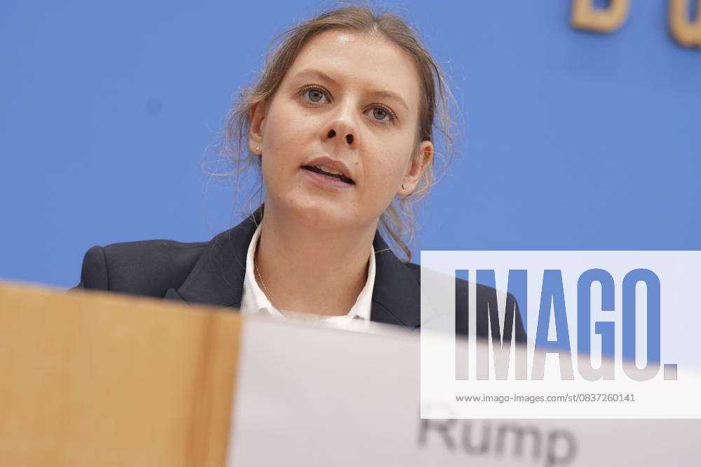 Bundespressekonferenz, Jahresbericht 2024 des Petitionsausschusses Daniela Rump (Obfrau der SPD) im Portrait bei ihren Ausfuerungen zum Jahresberichts 2024 des Petitionsausschusses in der Bundespressekonferenz, Berlin, 15.10.2025 Berlin Berlin Deutschland