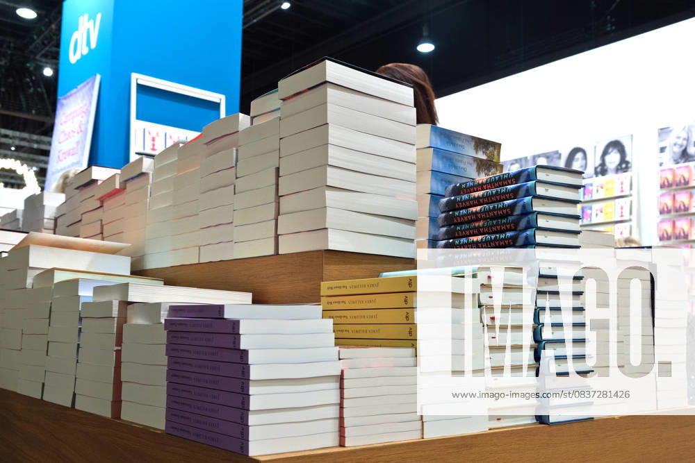 Frankfurt am Main, DEU, Frankfurter Buchmesse. Blick in Halle 3. Unter dem Thema Young Adult viele bunte Buecher